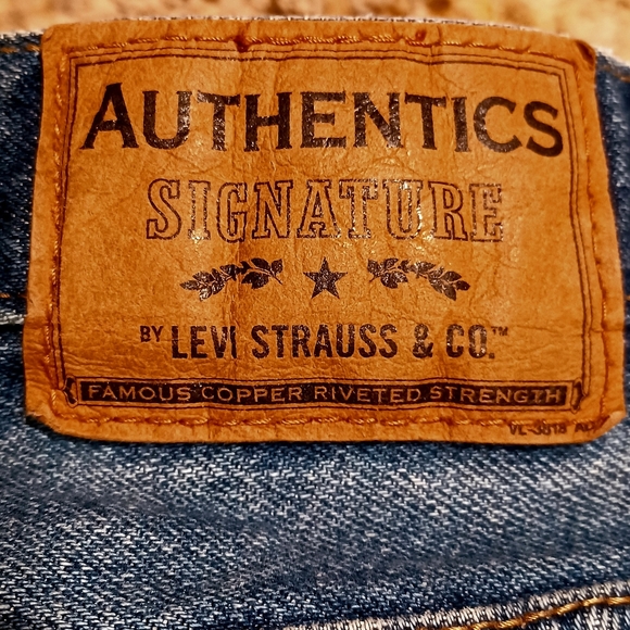 Levi's Authentics Signature - Picture 1 of 4